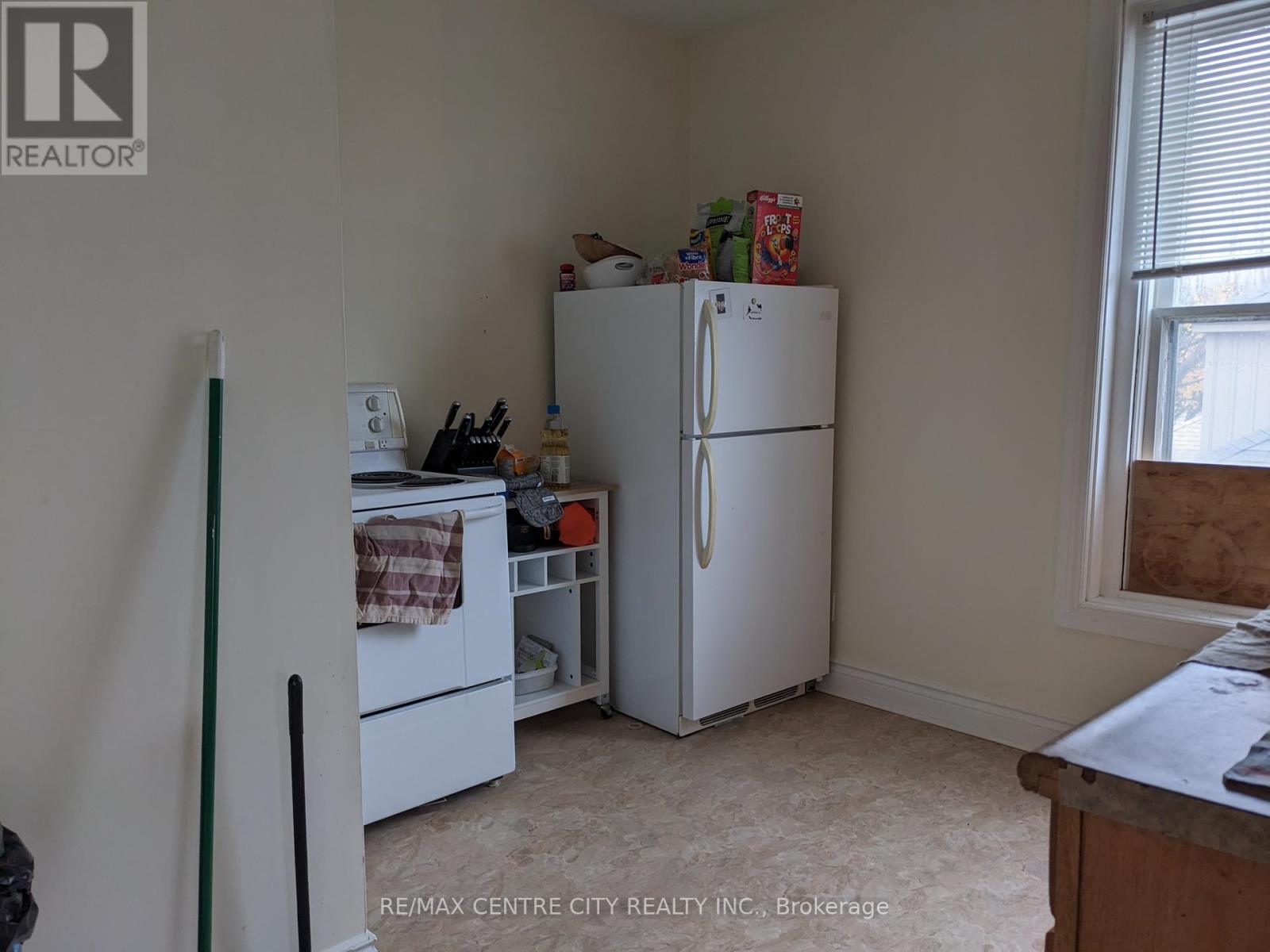 171 Sydenham Street E Property Photo 12