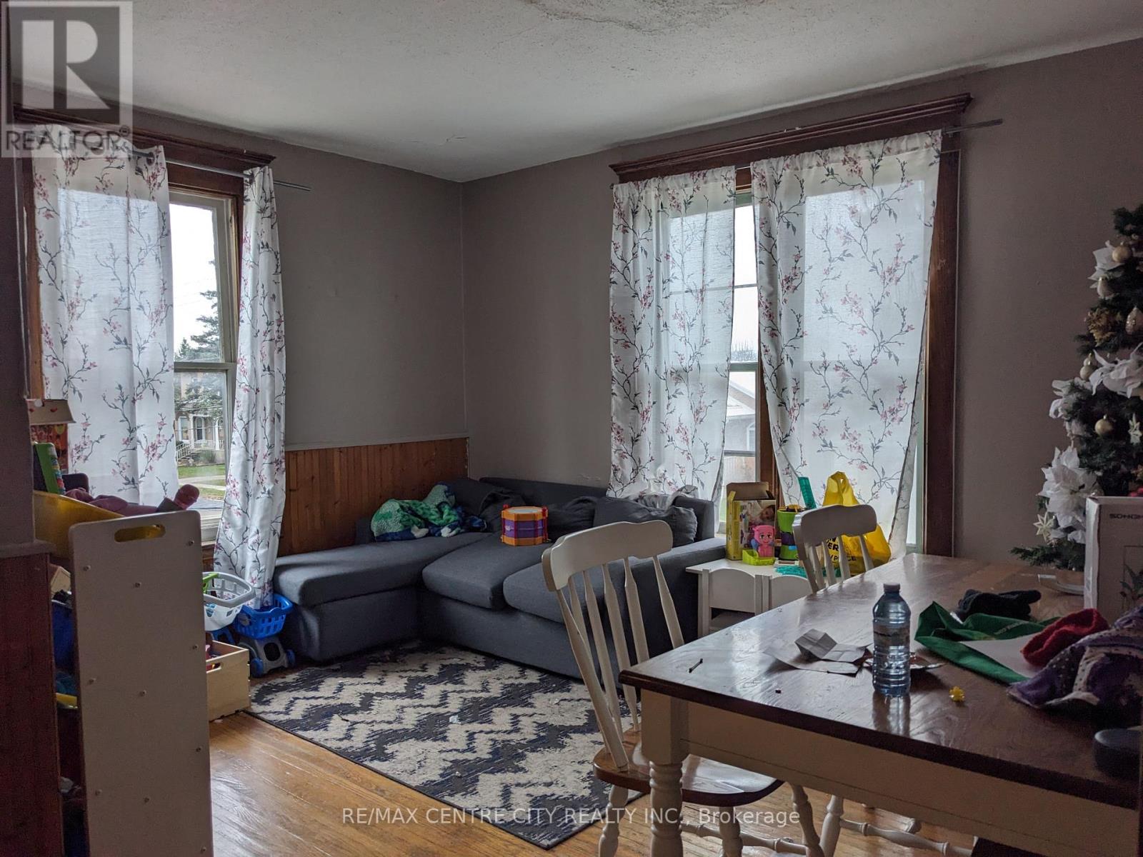 171 Sydenham Street E Property Photo 13