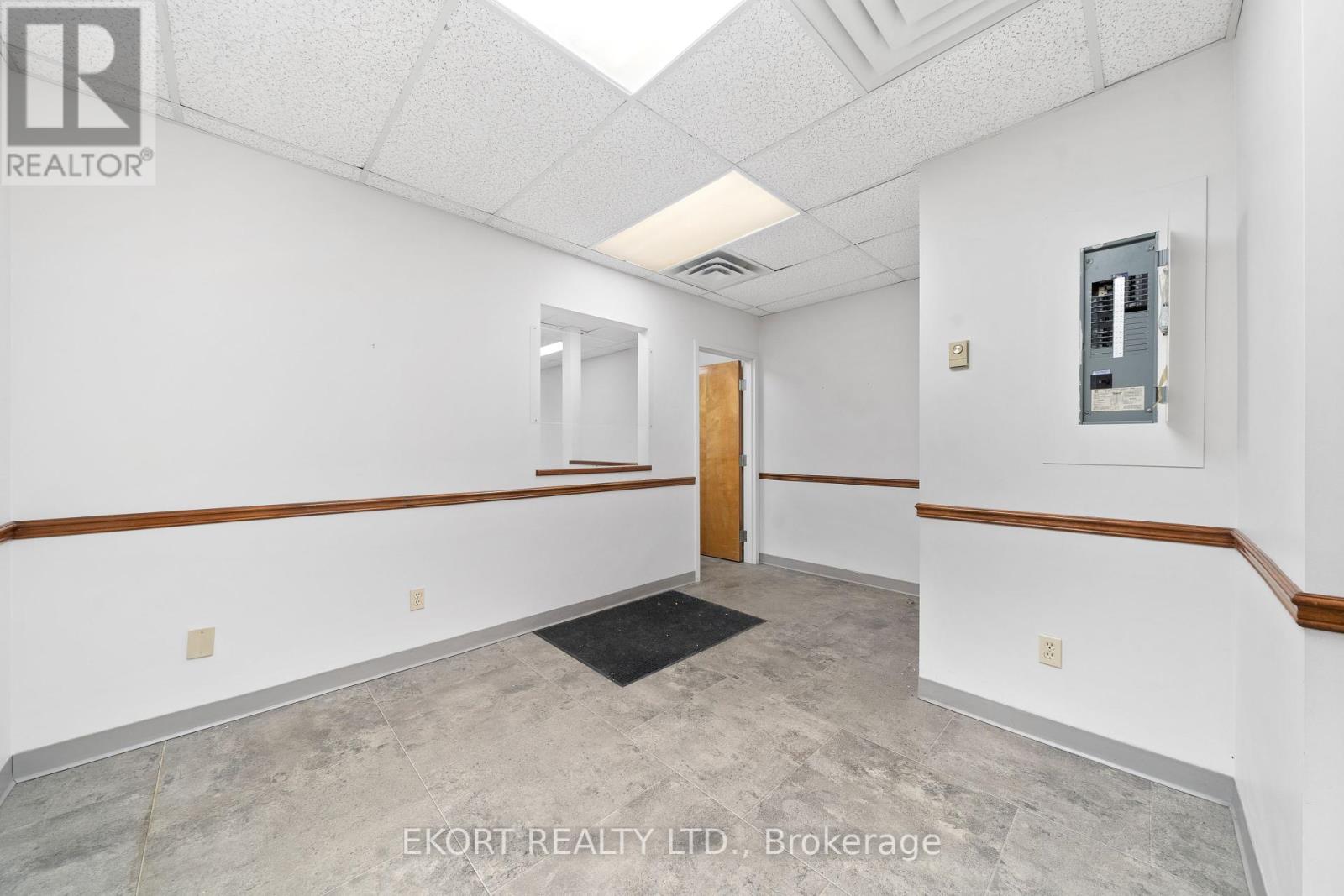 300 - 274 Dundas Street E Property Photo 4