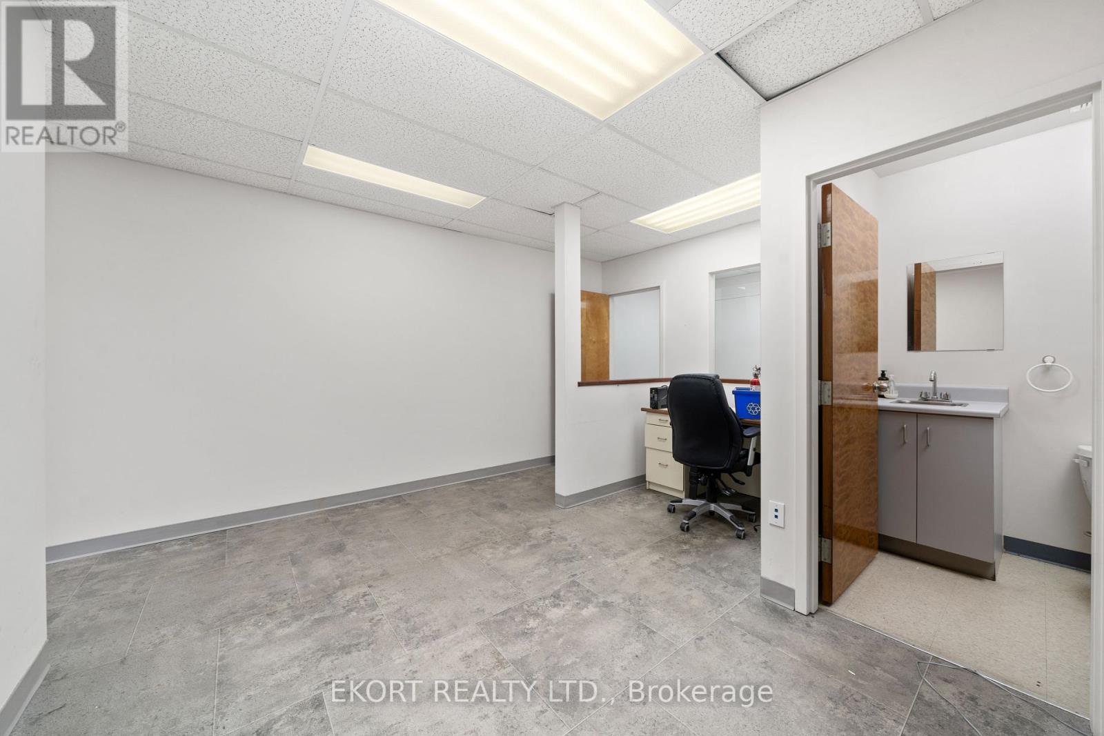 300 - 274 Dundas Street E Property Photo 6