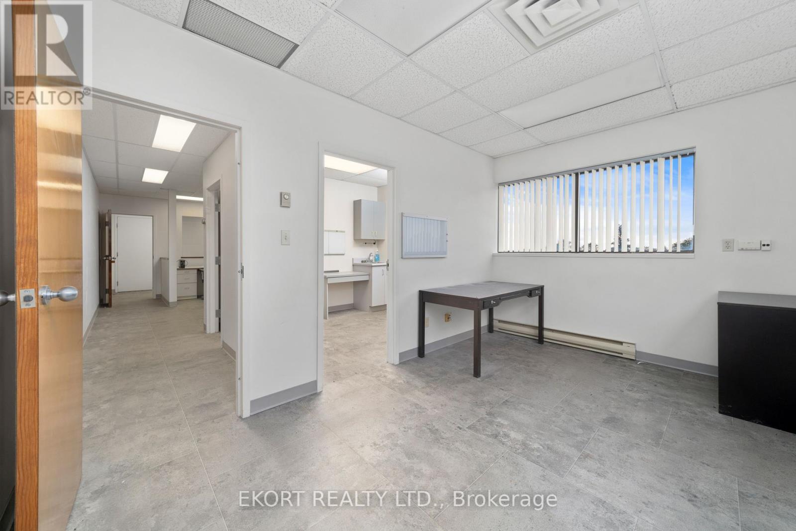 300 - 274 Dundas Street E Property Photo 7