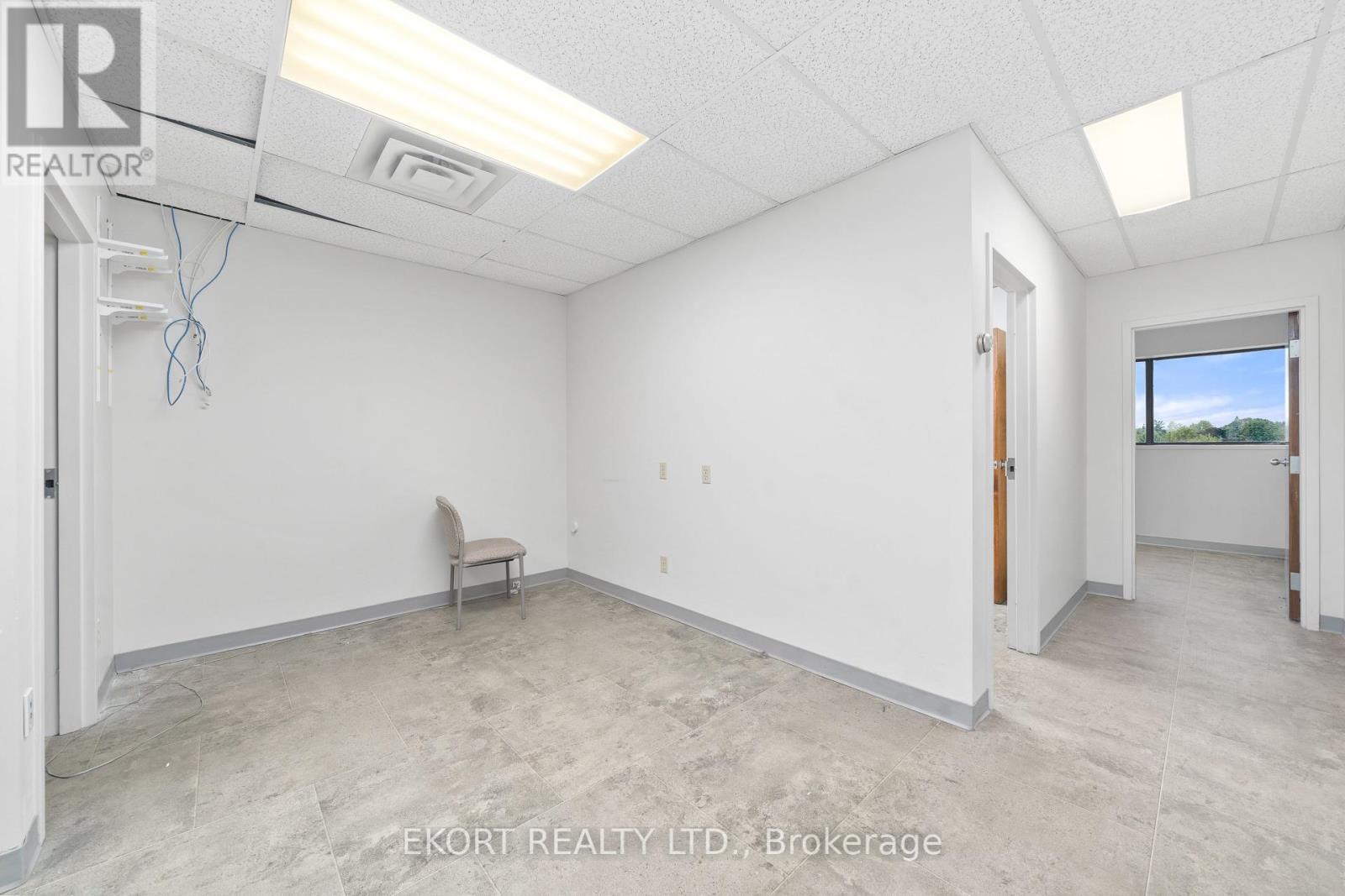 300 - 274 Dundas Street E Property Photo 8