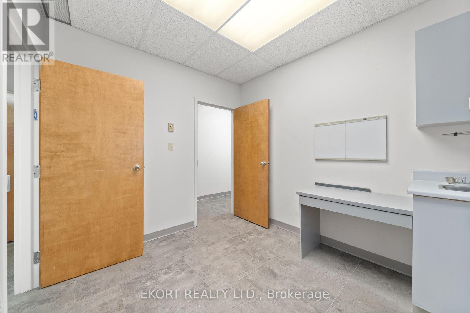 300 - 274 Dundas Street E Property Photo 10