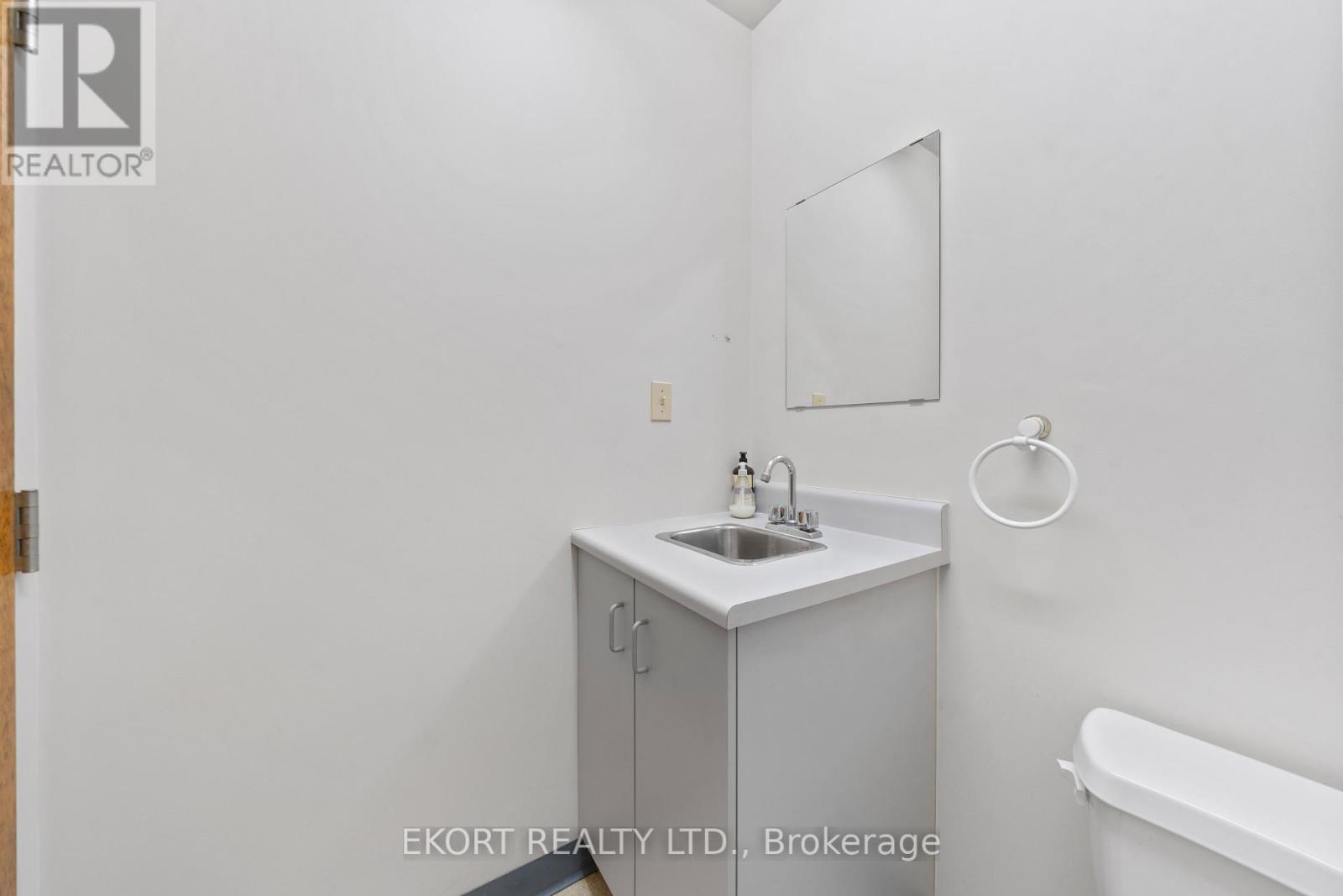 300 - 274 Dundas Street E Property Photo 14