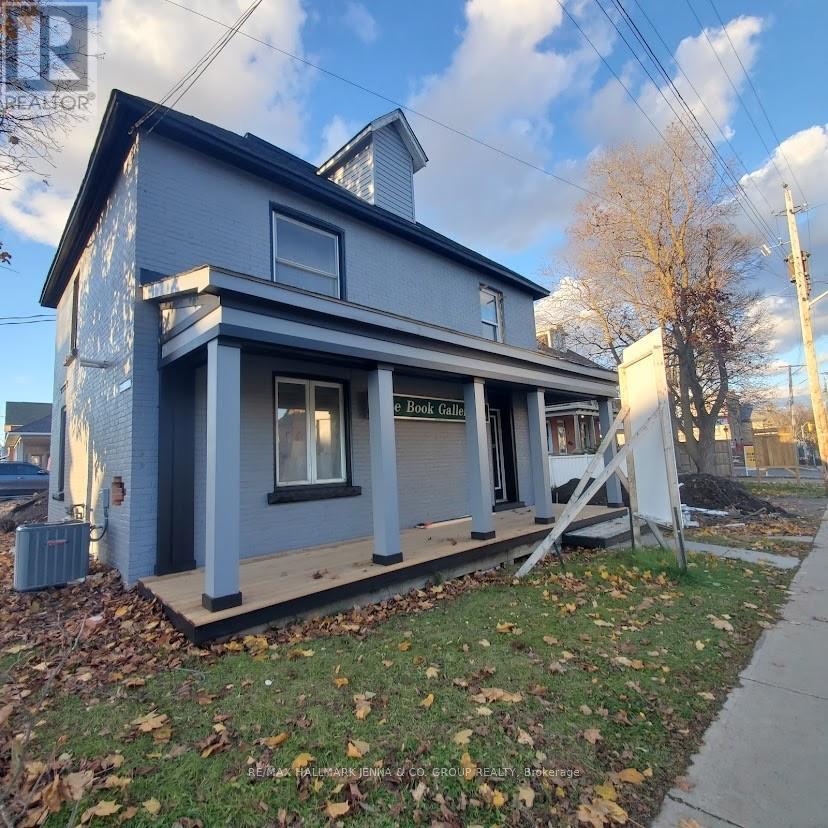 3 - 19 Lake Avenue W Property Photo 1