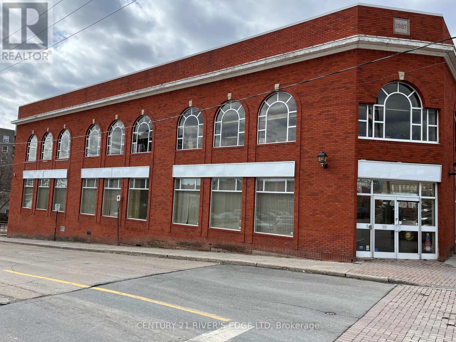 133 King Street W Property Photo 2