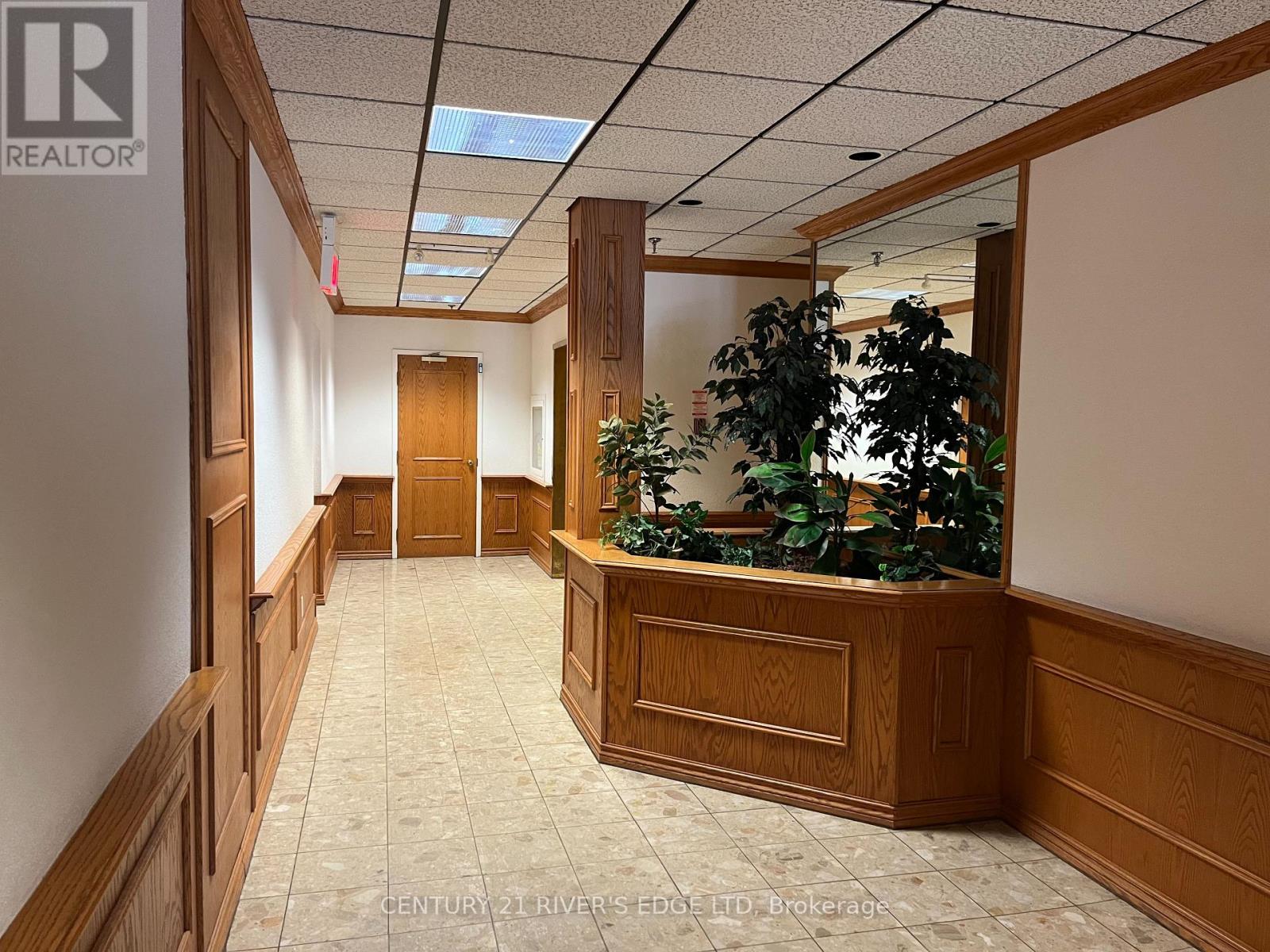 133 King Street W Property Photo 9