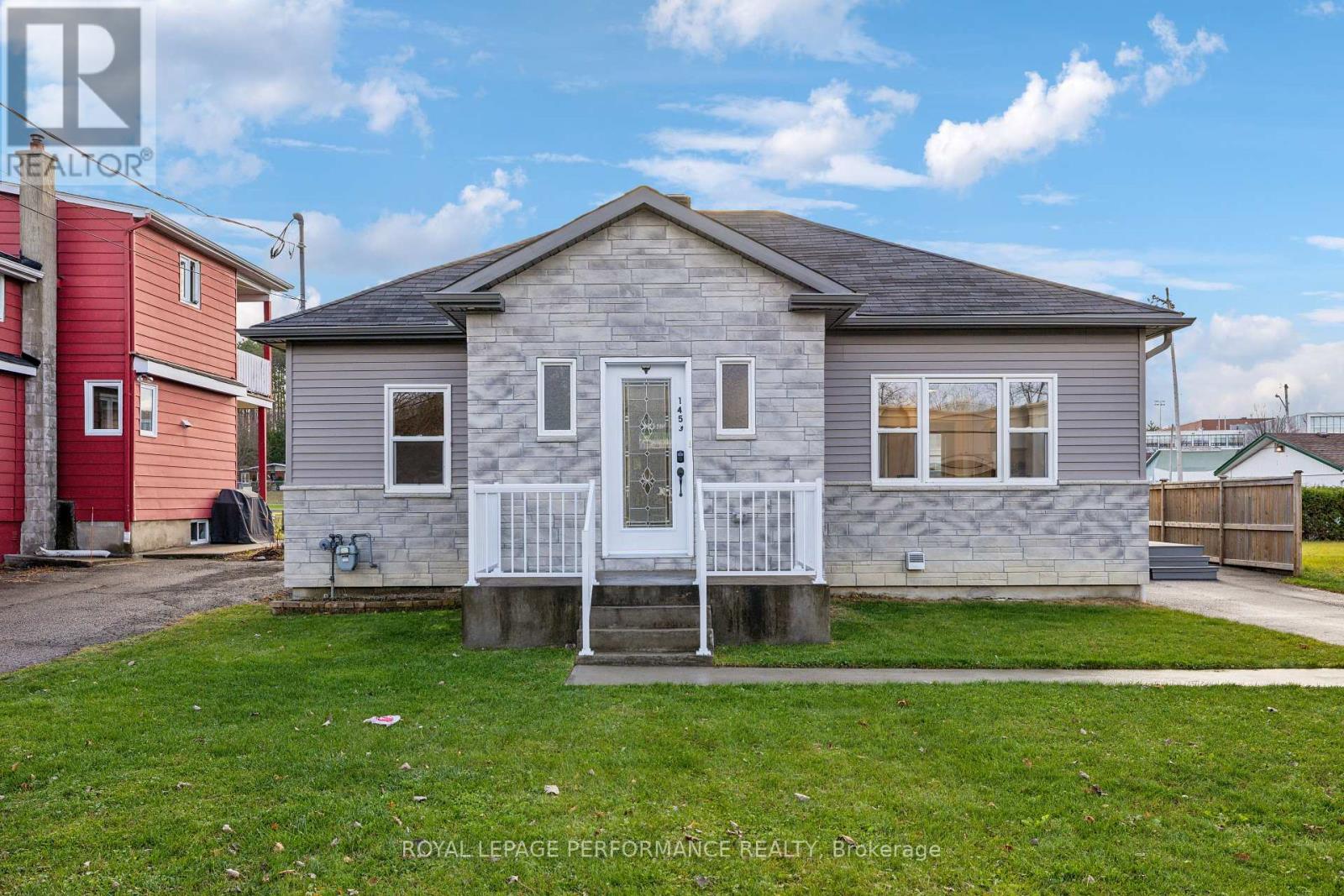 1459 Laurier Street Property Photo 2