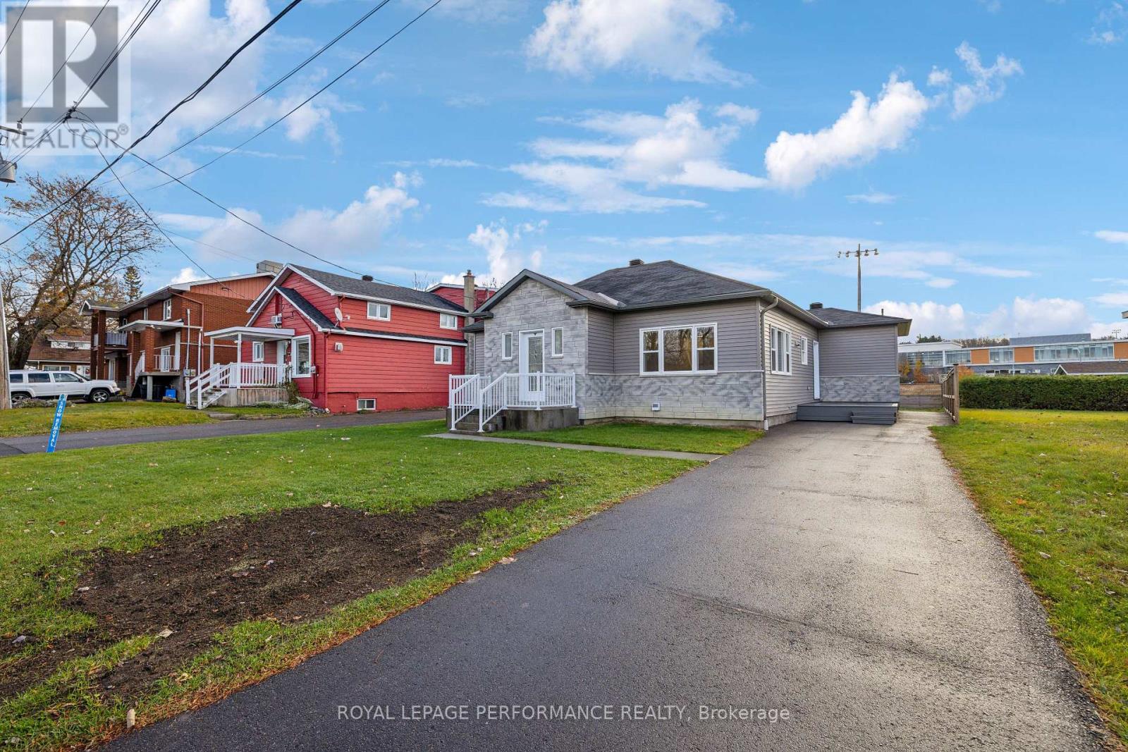 1459 Laurier Street Property Photo 3