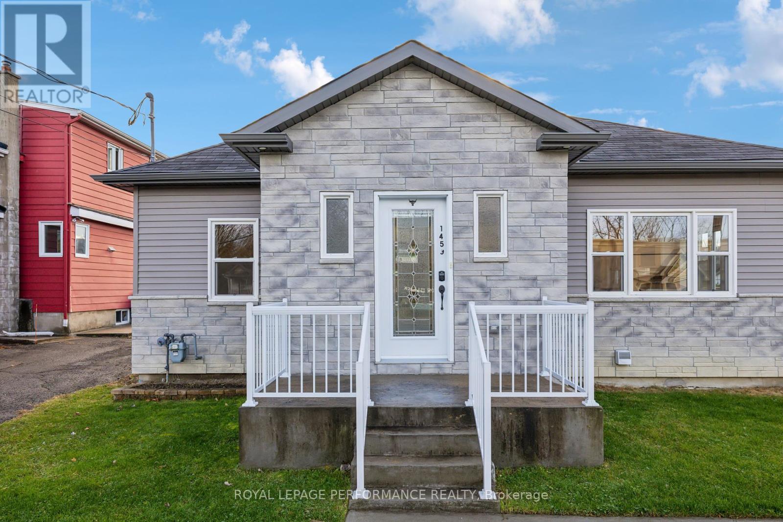 1459 Laurier Street Property Photo 4
