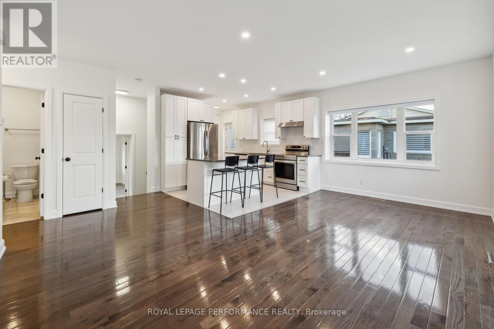 1459 Laurier Street Property Photo 6