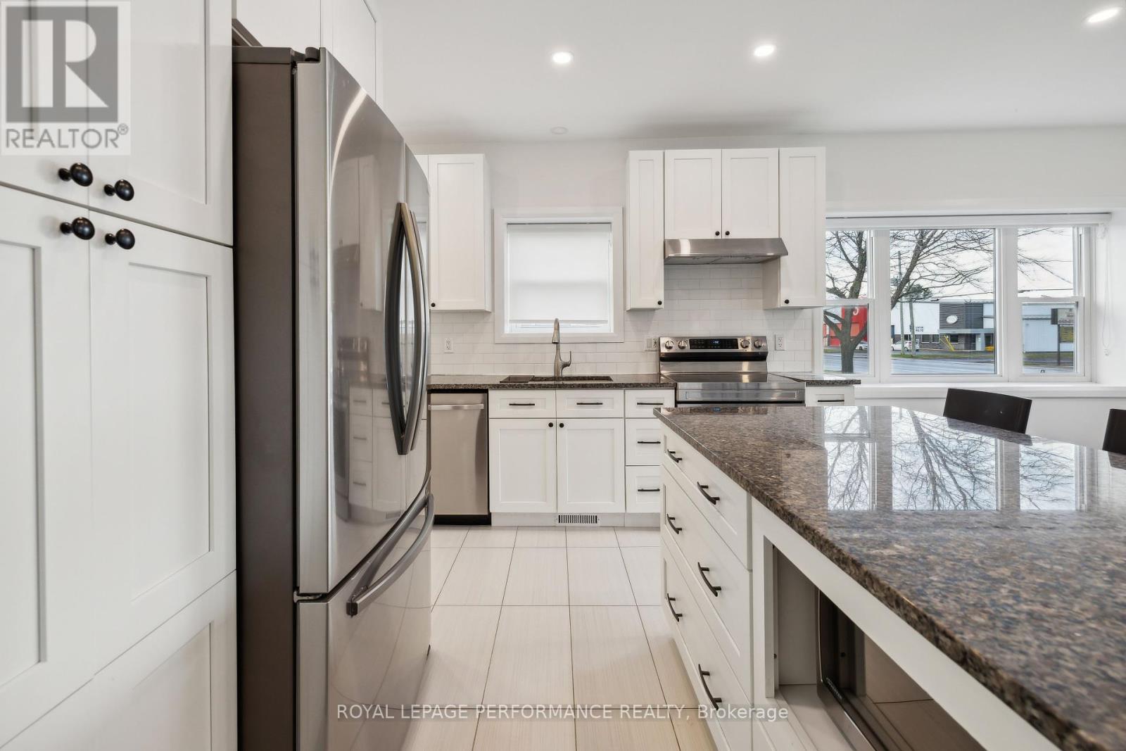 1459 Laurier Street Property Photo 8