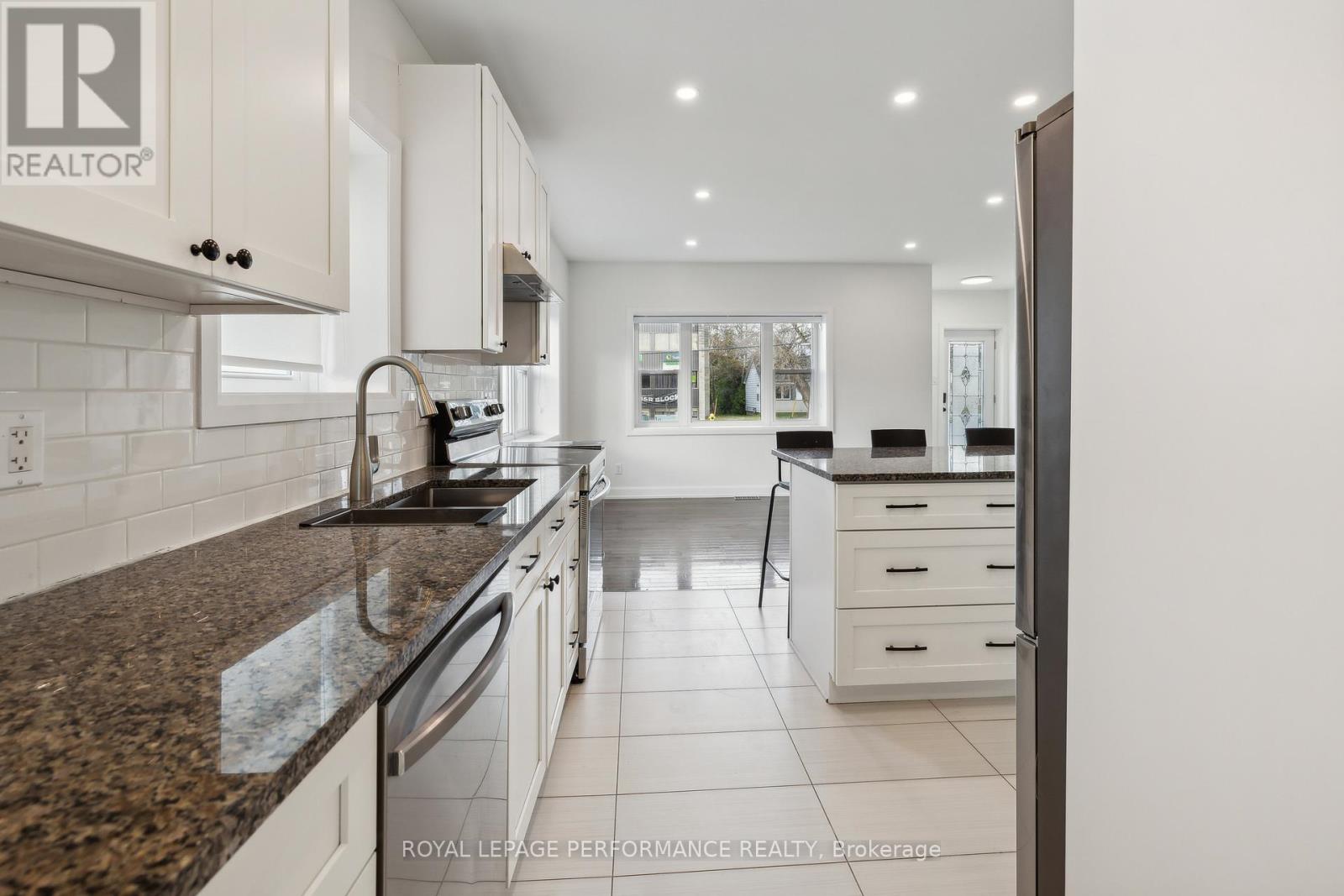 1459 Laurier Street Property Photo 10