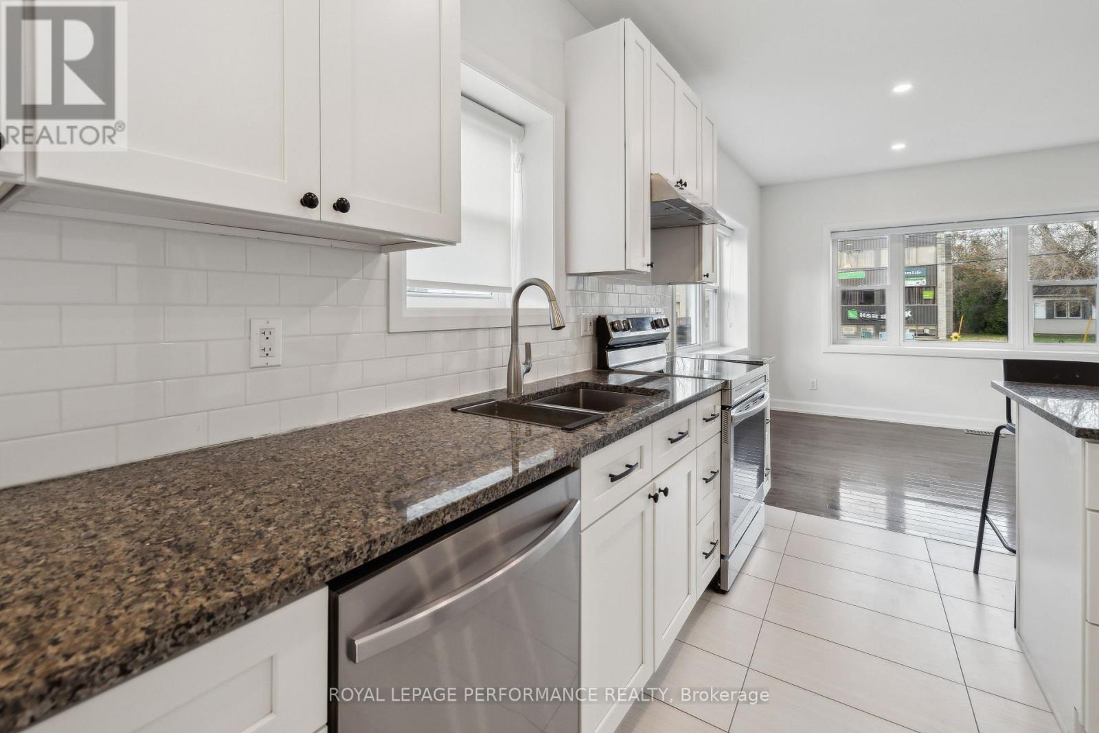 1459 Laurier Street Property Photo 11