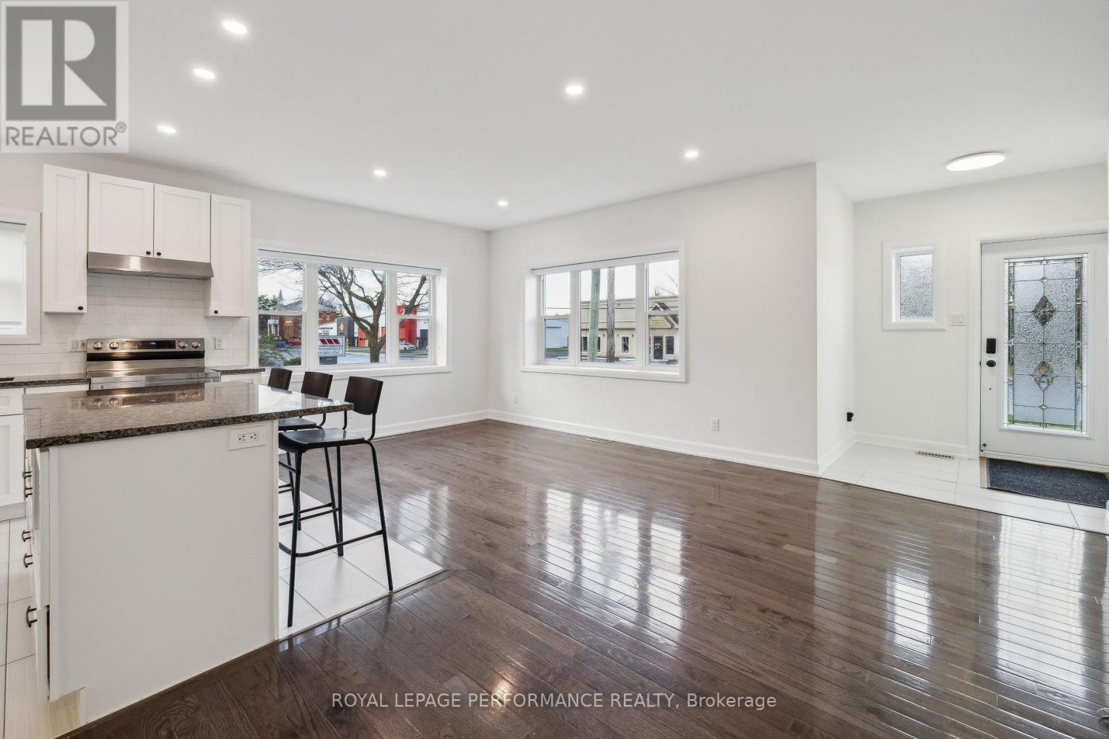 1459 Laurier Street Property Photo 12