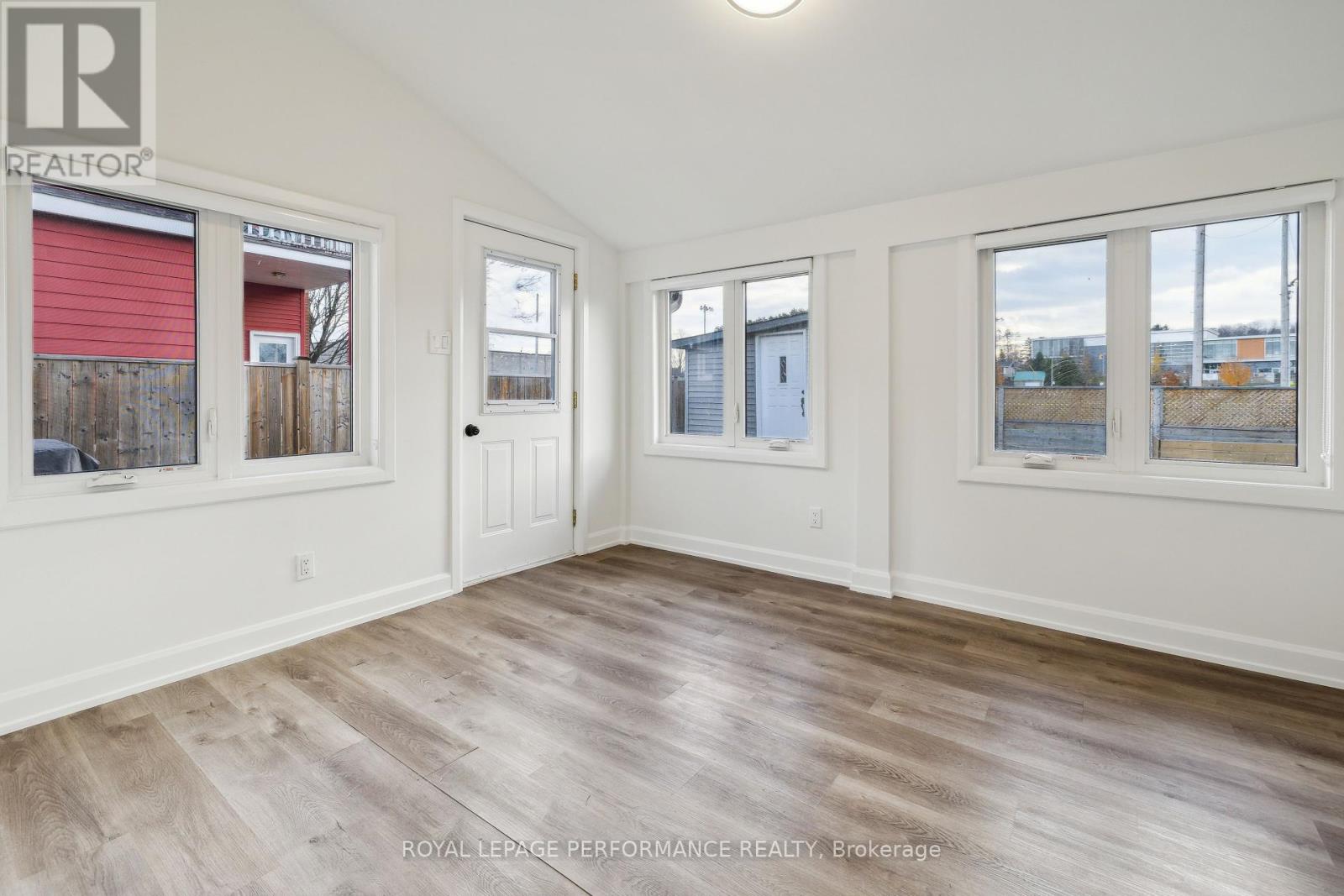 1459 Laurier Street Property Photo 22