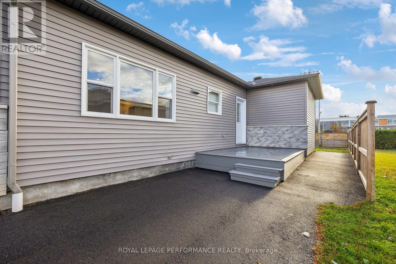1459 Laurier Street Property Photo 34