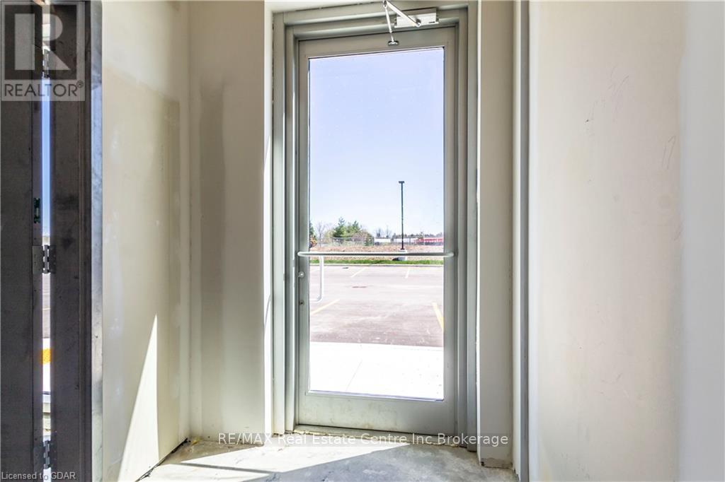 28 - 589 Hanlon Creek Boulevard Property Photo 3