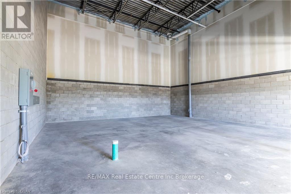 28 - 589 Hanlon Creek Boulevard Property Photo 7