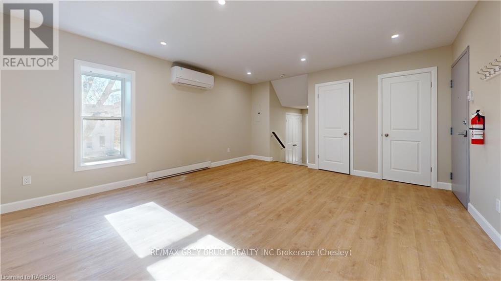 4 - 44 1st Avenue S Property Photo 3