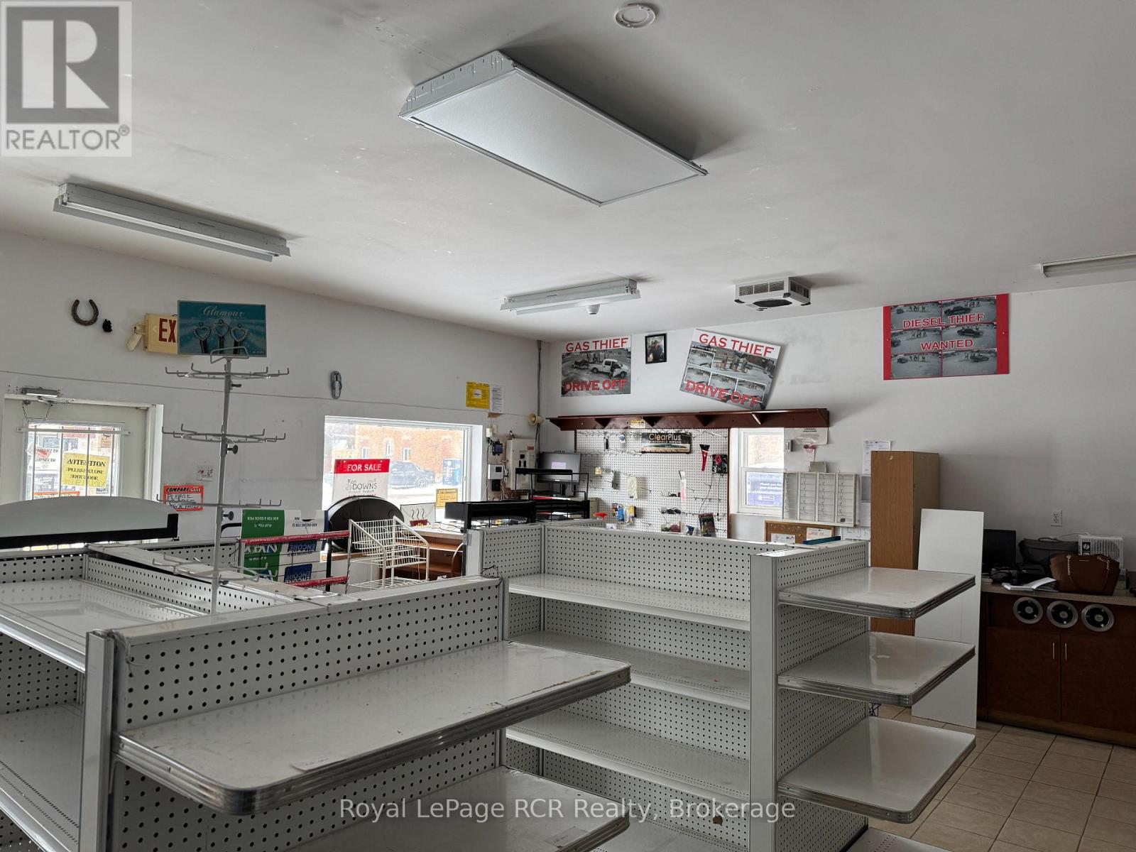 62 Yonge Street N Property Photo 4