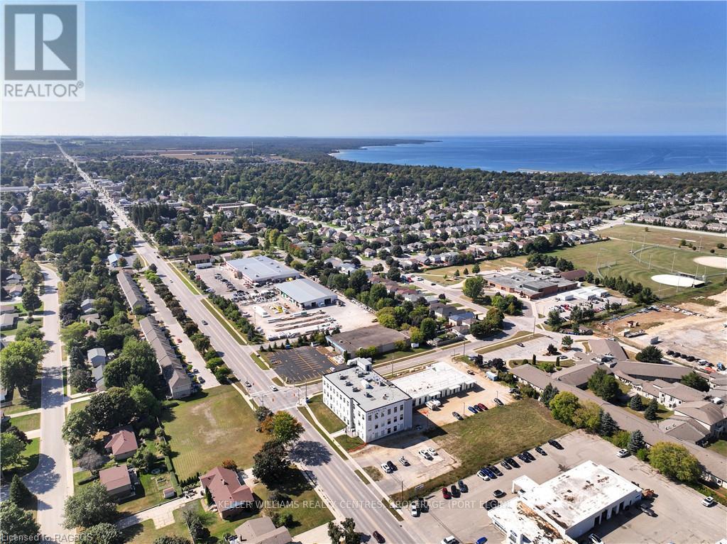 208 - 1020 Goderich Street Property Photo 2