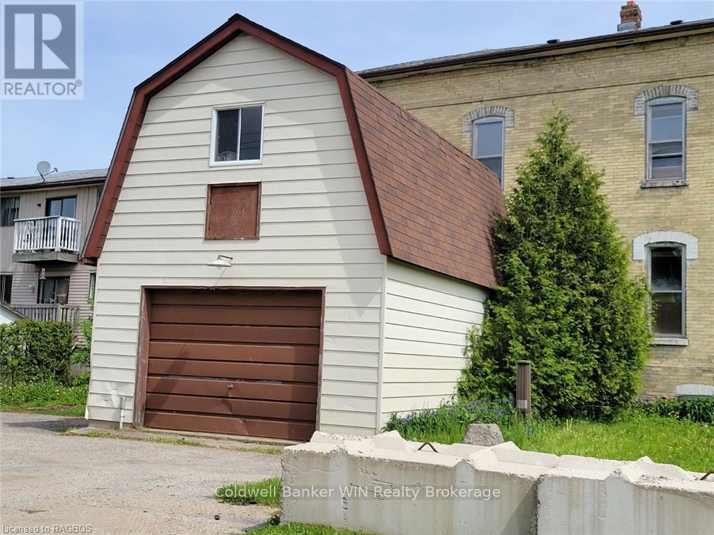 120 King Street E Property Photo 4