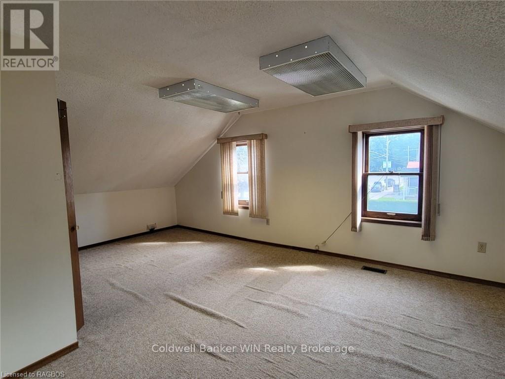 120 King Street E Property Photo 13