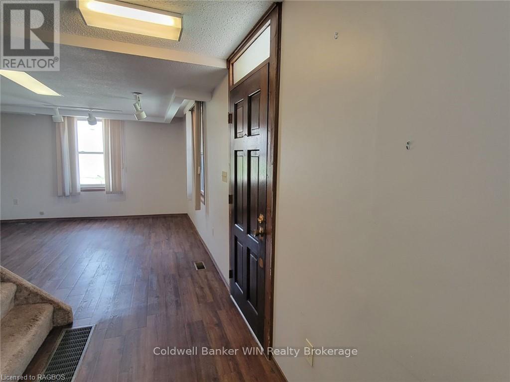 120 King Street E Property Photo 17