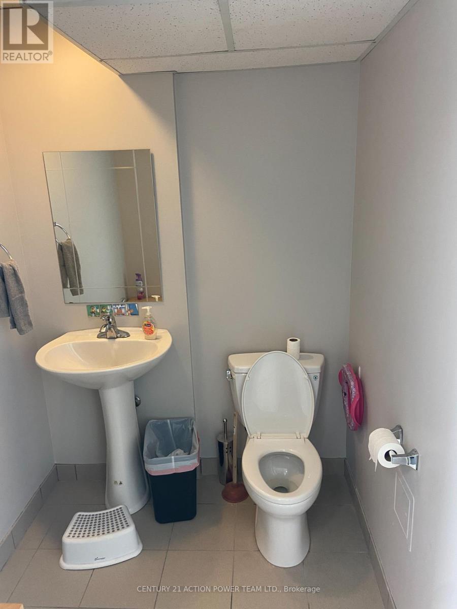 7b - 1420 Youville Drive Property Photo 17