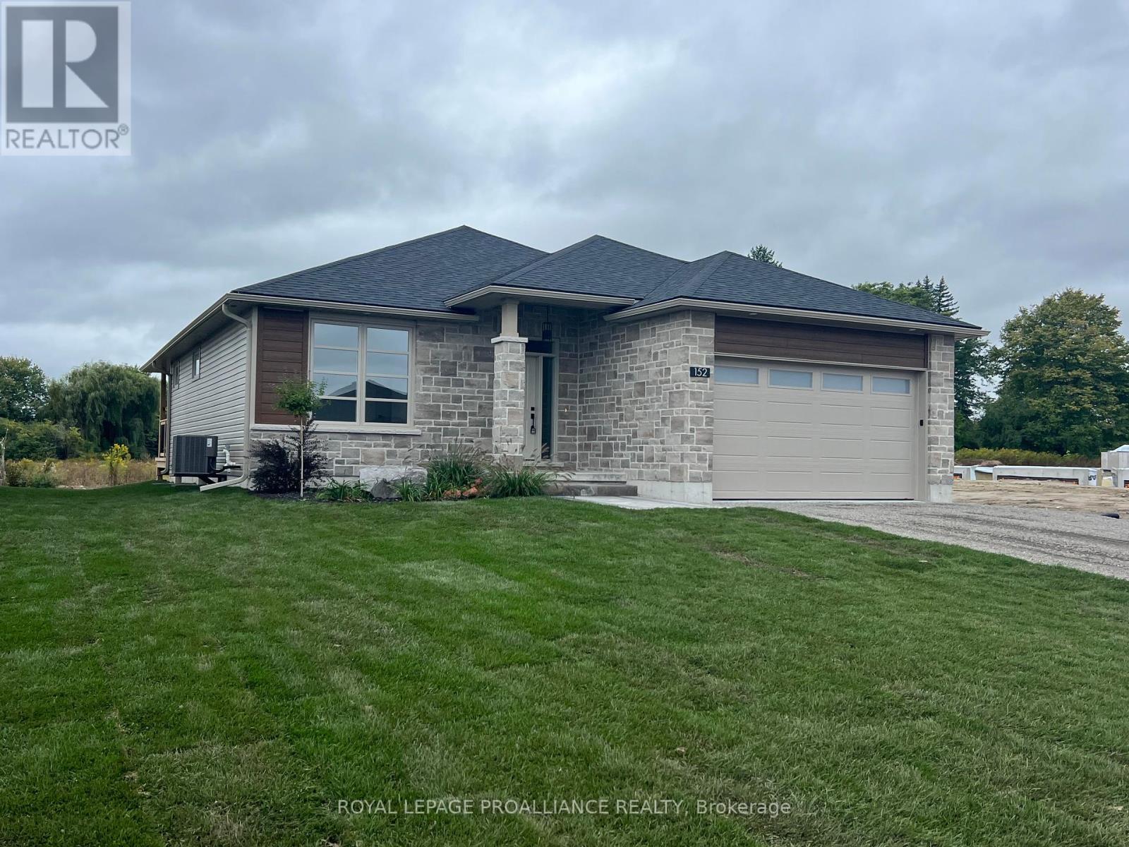 152 SIENNA AVENUE Property Photo 1