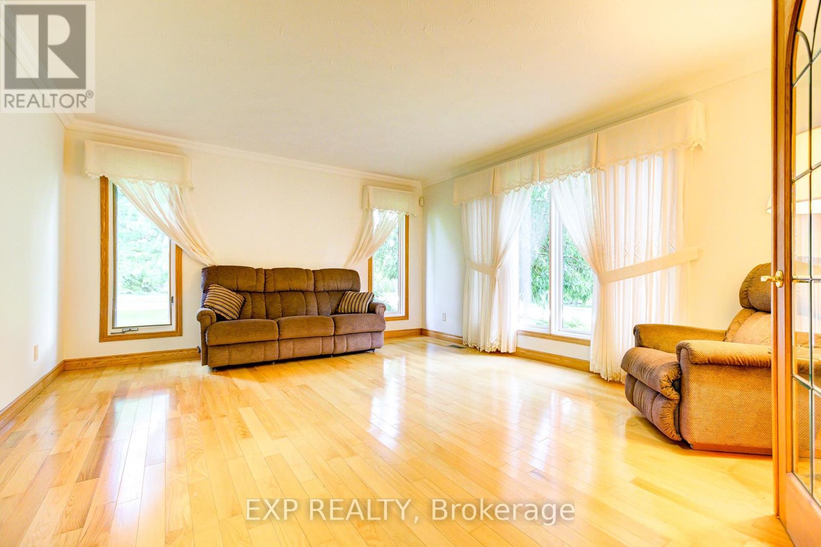 3 Maitland Street Property Photo 7