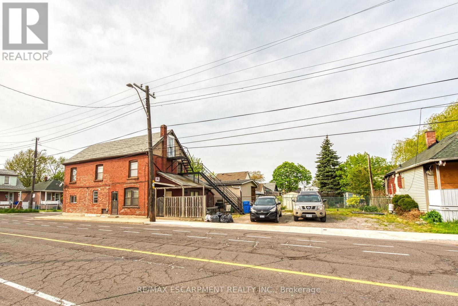 1367 Cannon Street E Property Photo 3