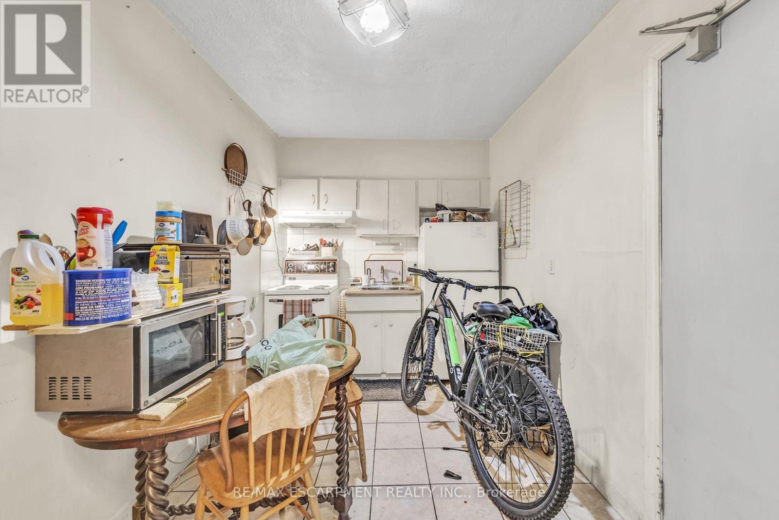 1367 Cannon Street E Property Photo 4