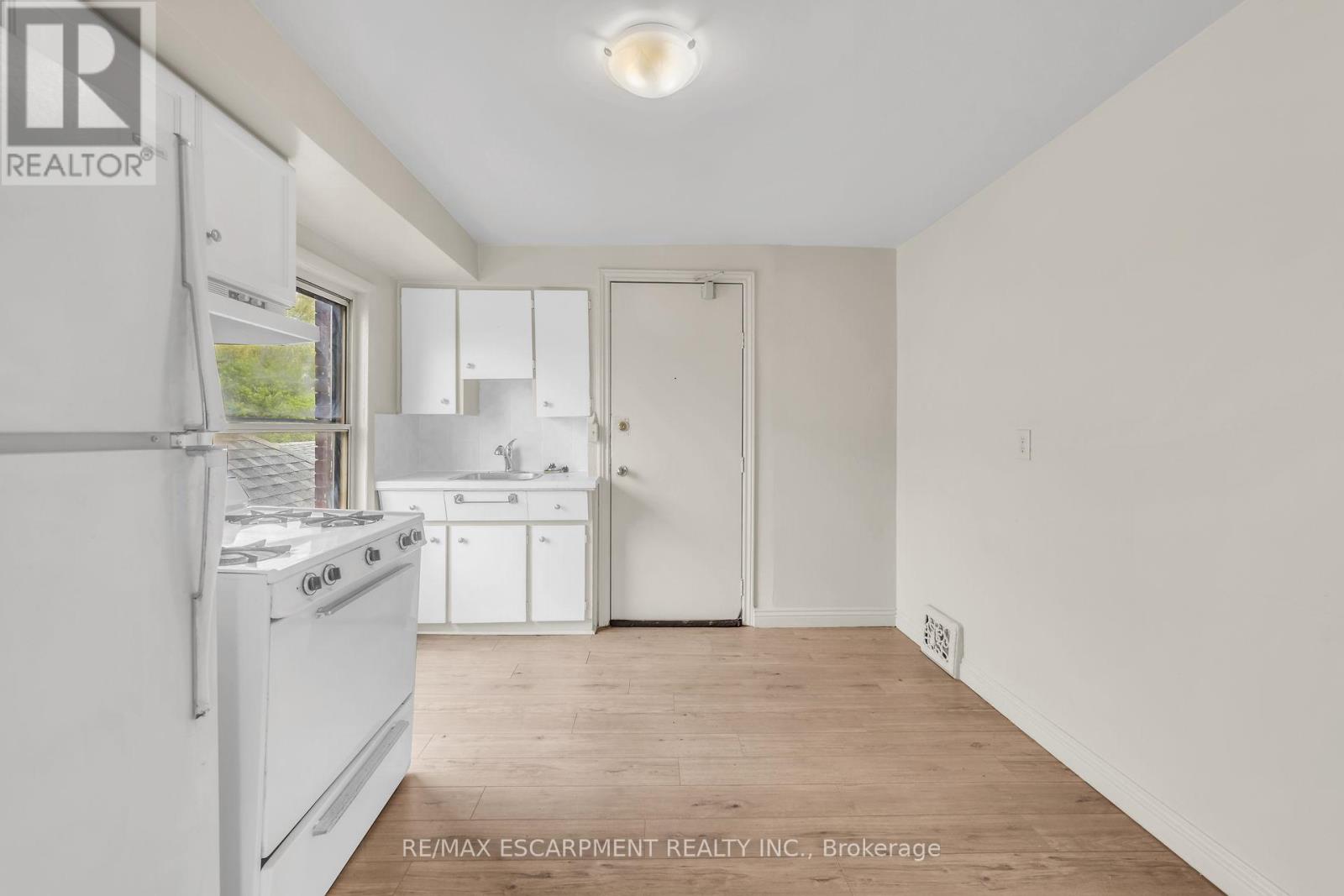 1367 Cannon Street E Property Photo 17