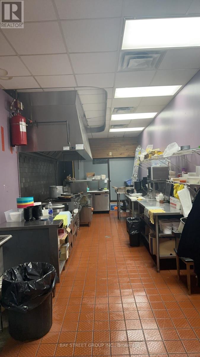 22-23 - 160 University Avenue W Property Photo 3