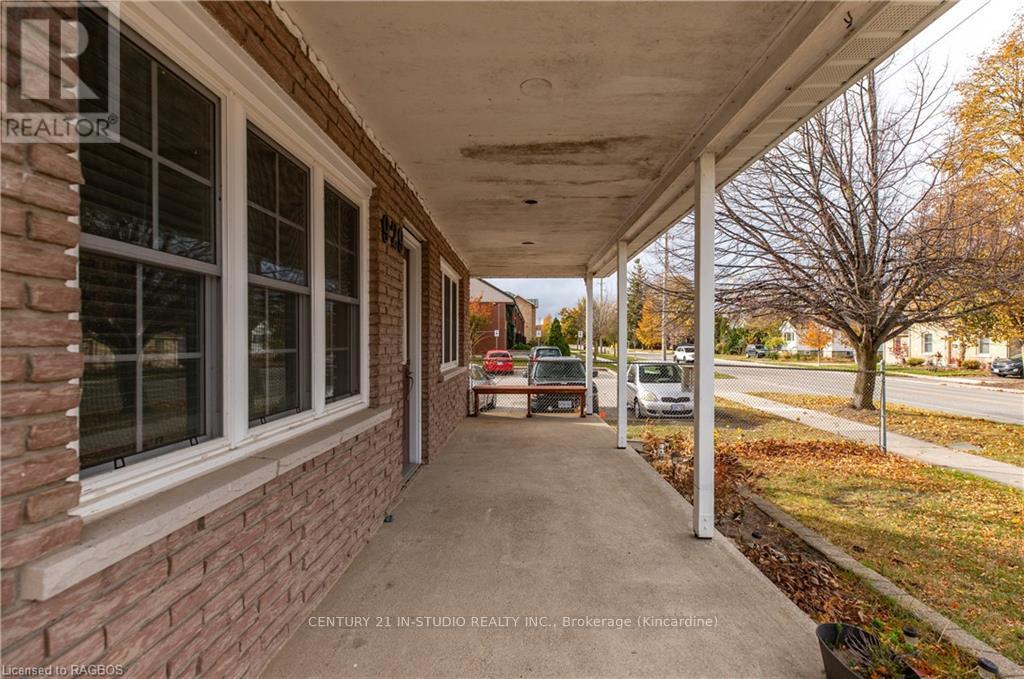 929 Huron Terrace Property Photo 11