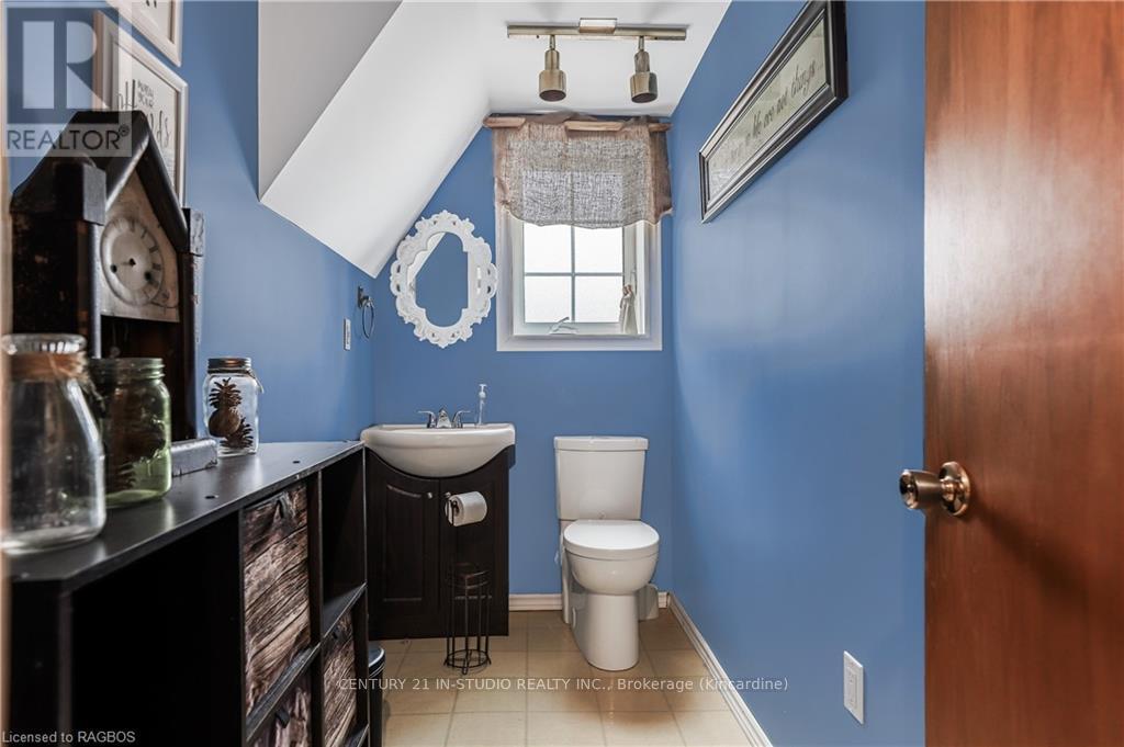929 Huron Terrace Property Photo 31