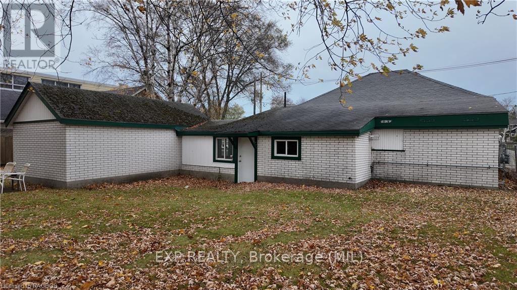 21 Grosvenor St N Property Photo 14