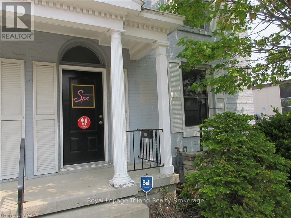 18 Wellington Street N Property Photo 3