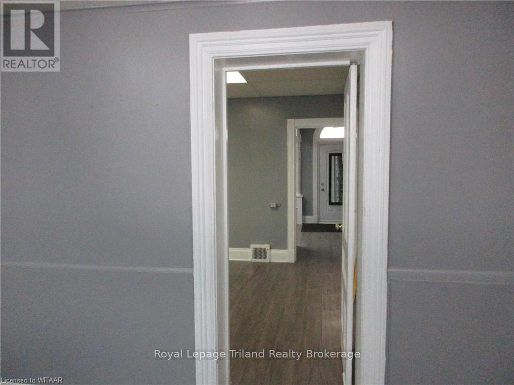 18 Wellington Street N Property Photo 8