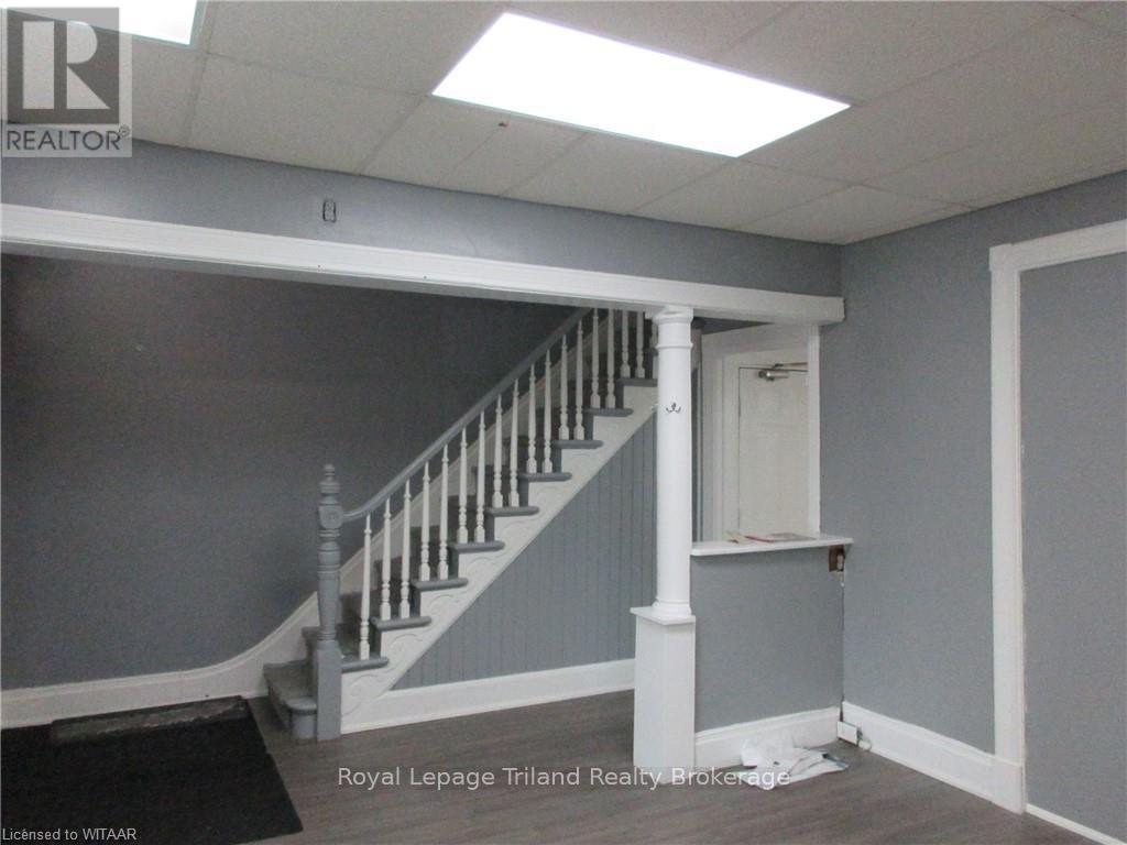 18 Wellington Street N Property Photo 9