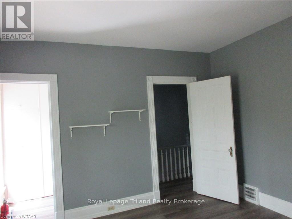 18 Wellington Street N Property Photo 13