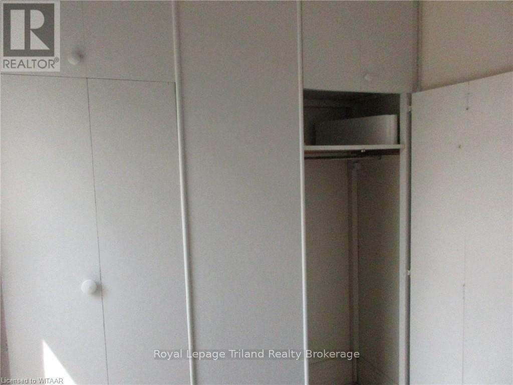 18 Wellington Street N Property Photo 14