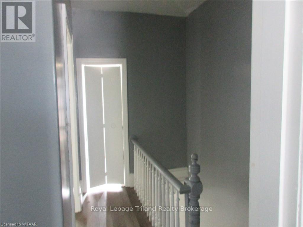 18 Wellington Street N Property Photo 15