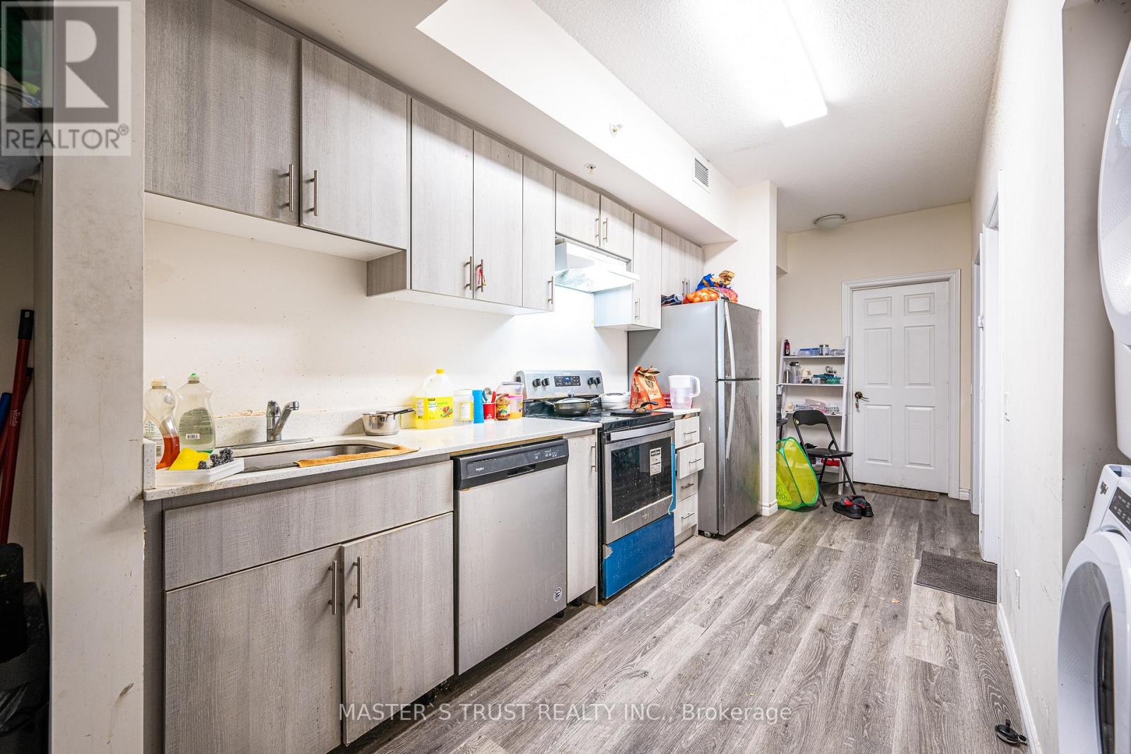 210 - 246 Lester Street Property Photo 7