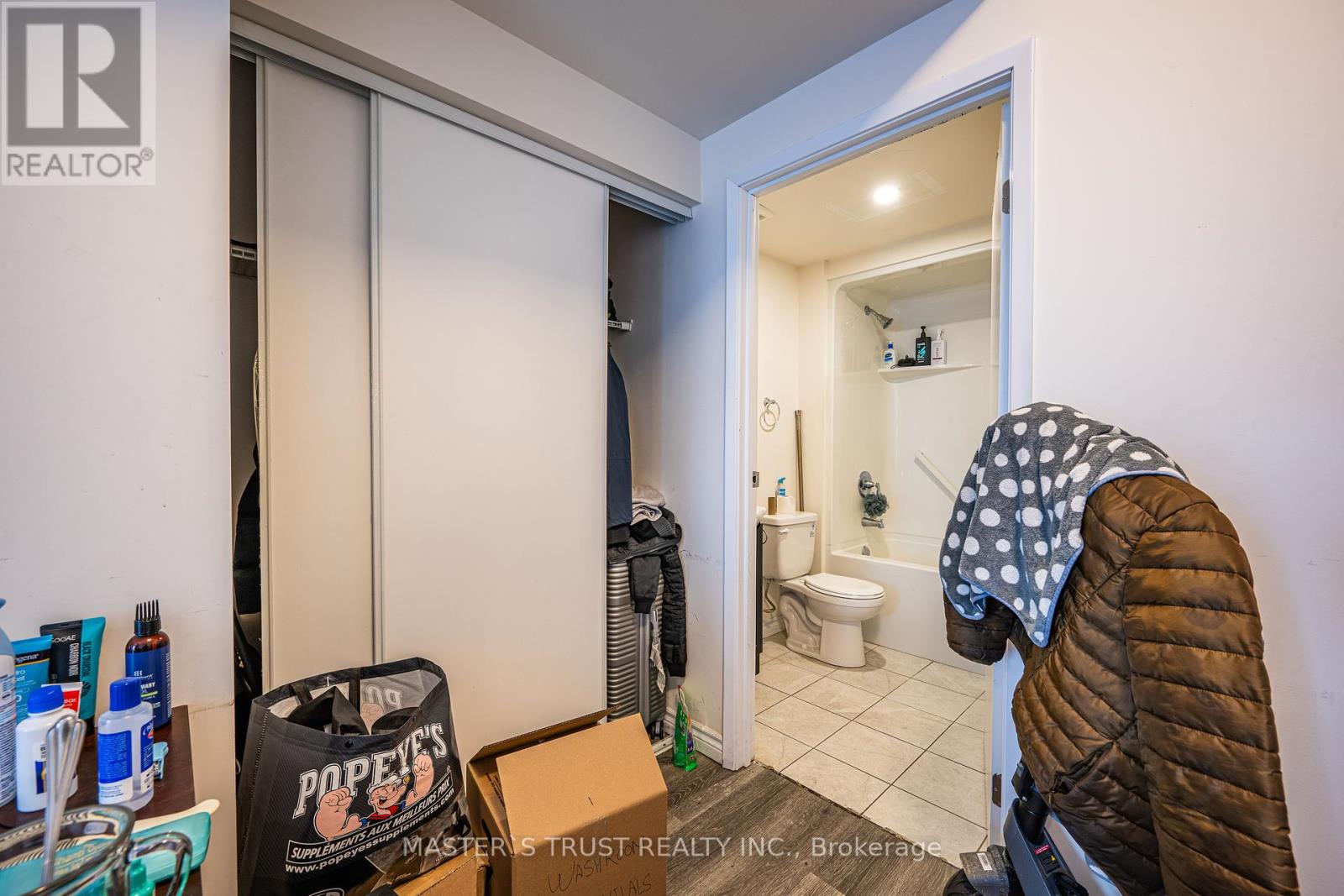210 - 246 Lester Street Property Photo 15