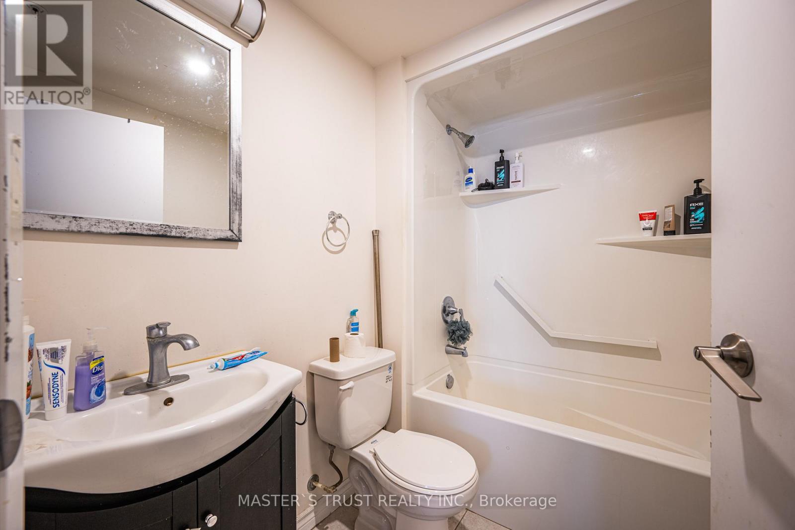 210 - 246 Lester Street Property Photo 16