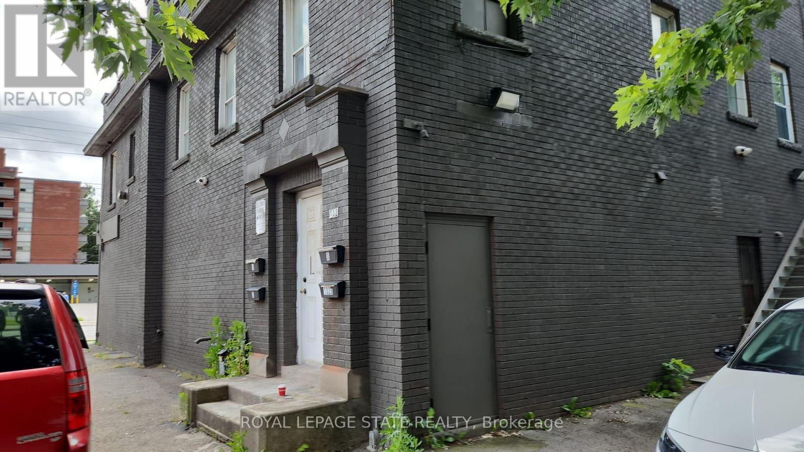 901 Main Street E Property Photo 2