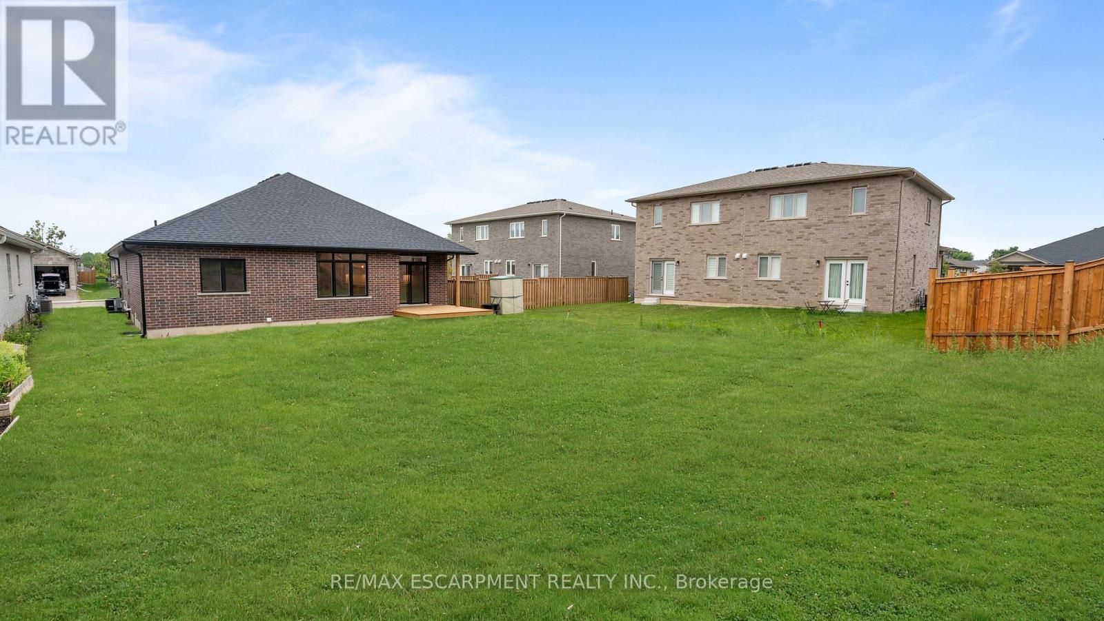 45 Vanrooy Trail Property Photo 2